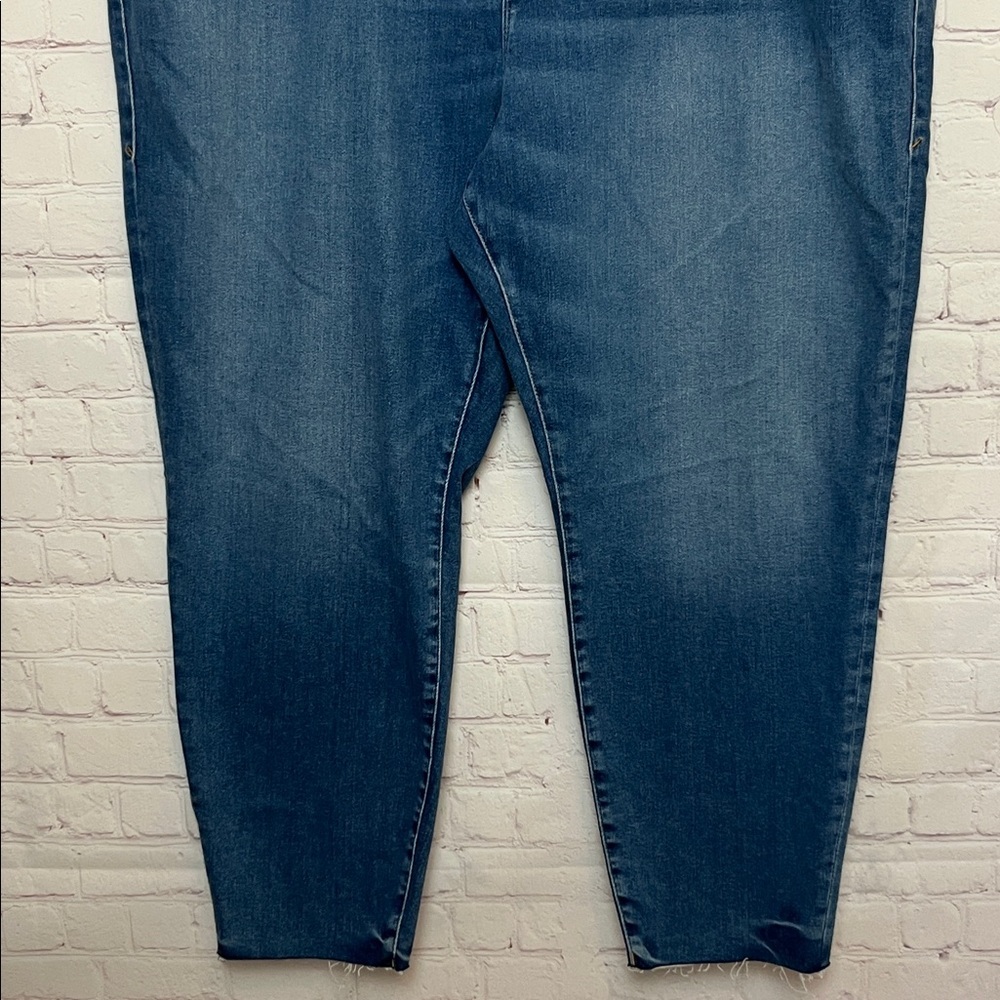 Good American Always Fits Good Legs Crop 28-32 - Picture 3 of 15